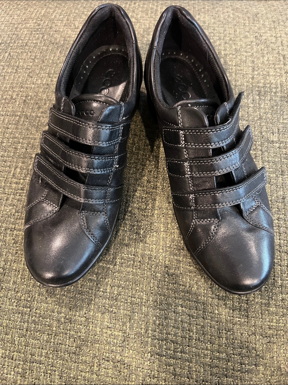 Ecco Women's Black Leather Triple-Strap Casual Walking Shoes (sz 37)